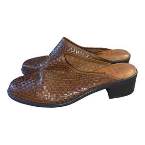 𝅺Vintage Women’s Romano Sara (Leather Woven Slip-On Clog/Mule) Size 8